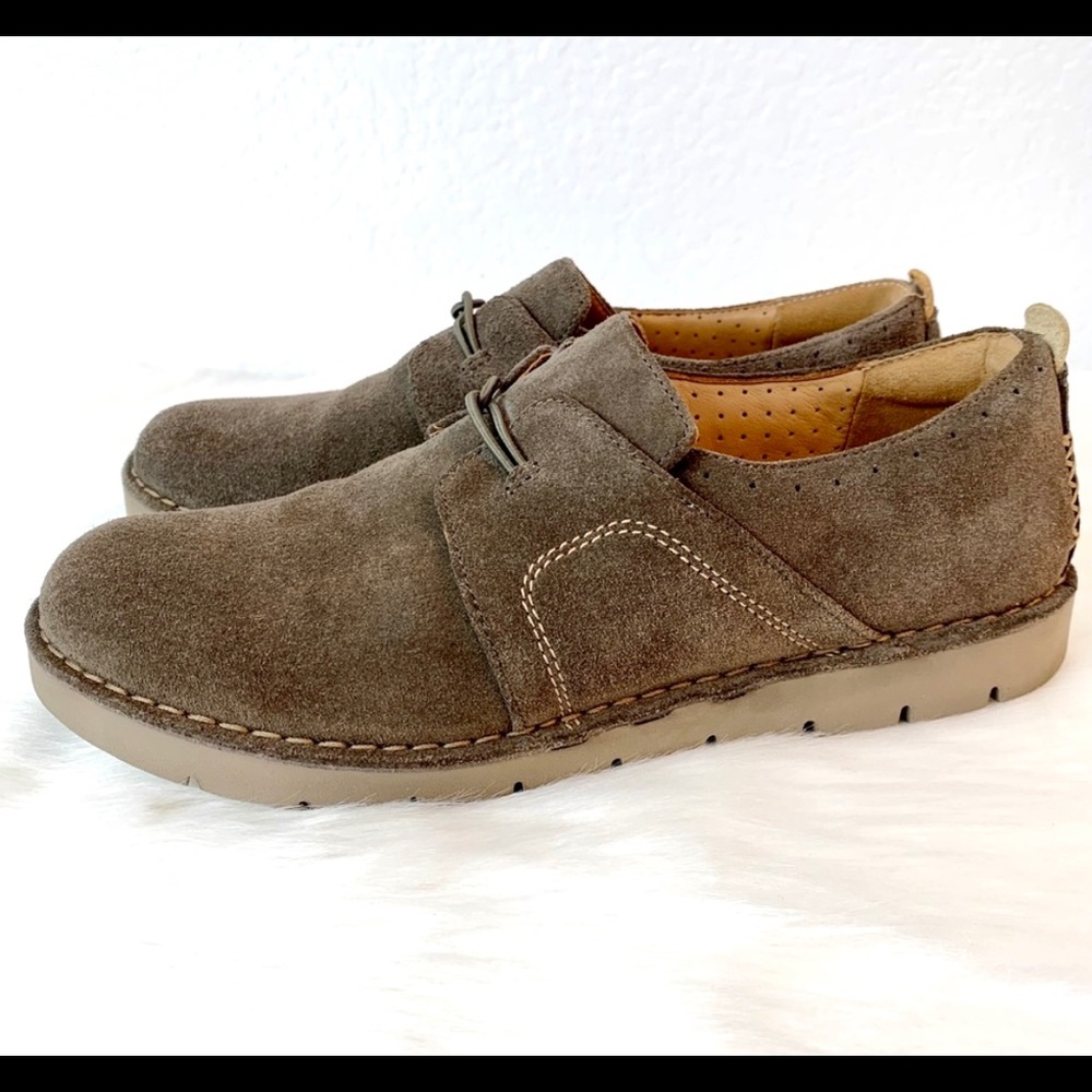 Clarks tan loafers size 8